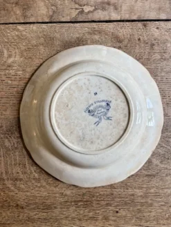 Plat ancien en terre de fer