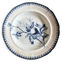 Plat ancien en terre de fer