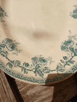 Plat ancien en terre de fer Choisy le Roi