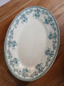 Plat ancien en terre de fer Choisy le Roi