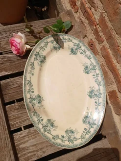 Plat ancien en terre de fer Choisy le Roi