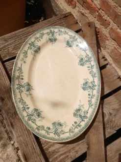 Plat ancien en terre de fer Choisy le Roi
