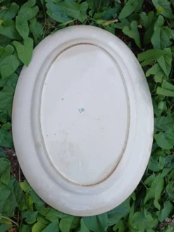 Plat ancien en terre de fer Creil et Montereau