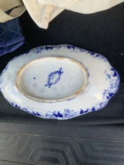 Plat ancien faïence creil et montereau — modèle flora bleu (fin xixe)