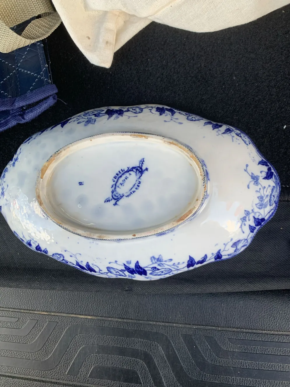 Plat ancien faïence creil et montereau — modèle flora bleu (fin xixe)
