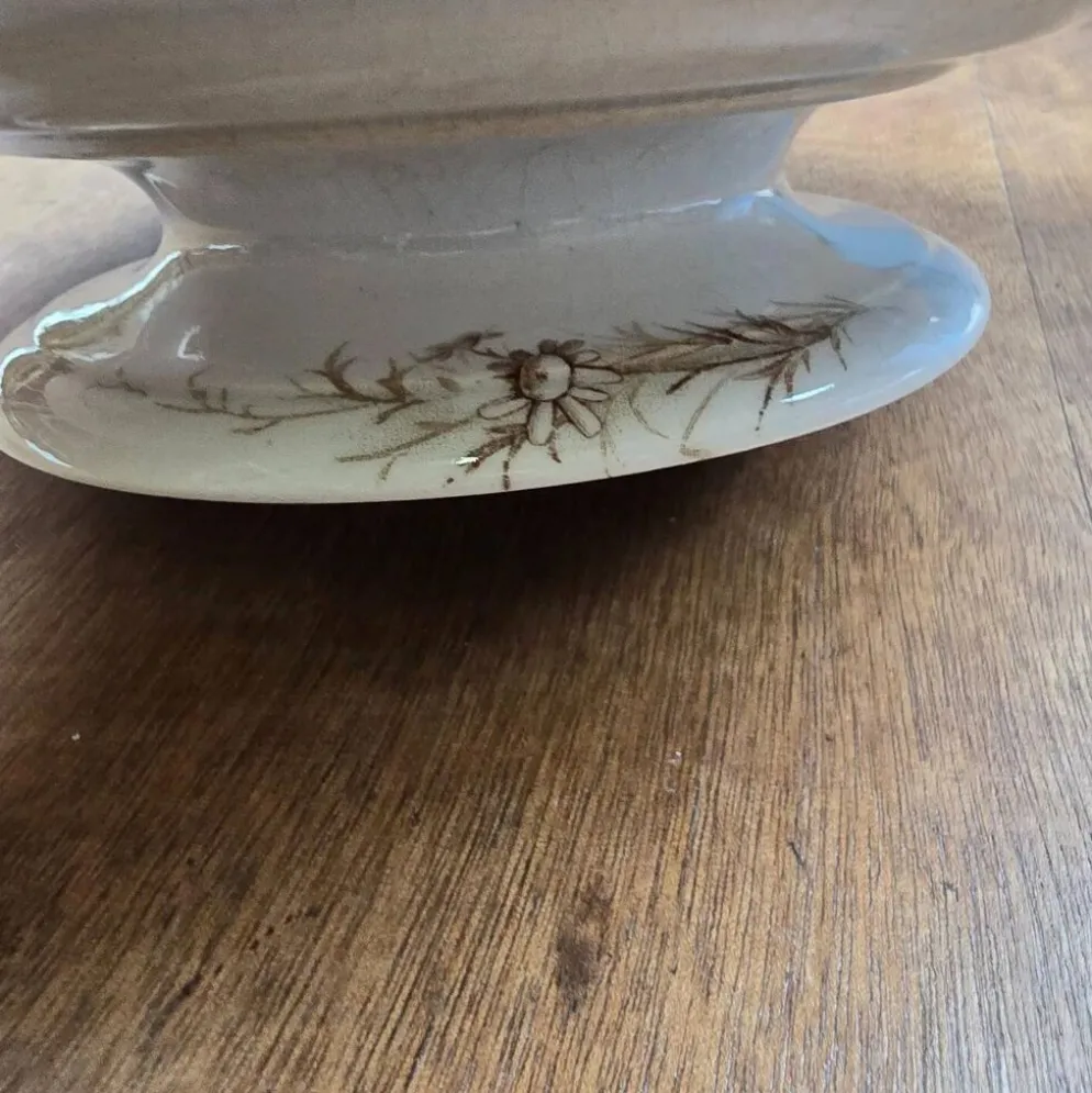 Plat ancien sur pied décor sépia bucolique, À la Pâquerette Paris
