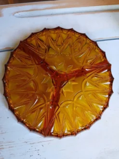 Plat apéritif vintage en verre ambré