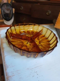 Plat apéritif vintage en verre ambré