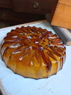 Plat apéritif vintage en verre ambré