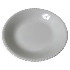 plat blanc crème en faïence