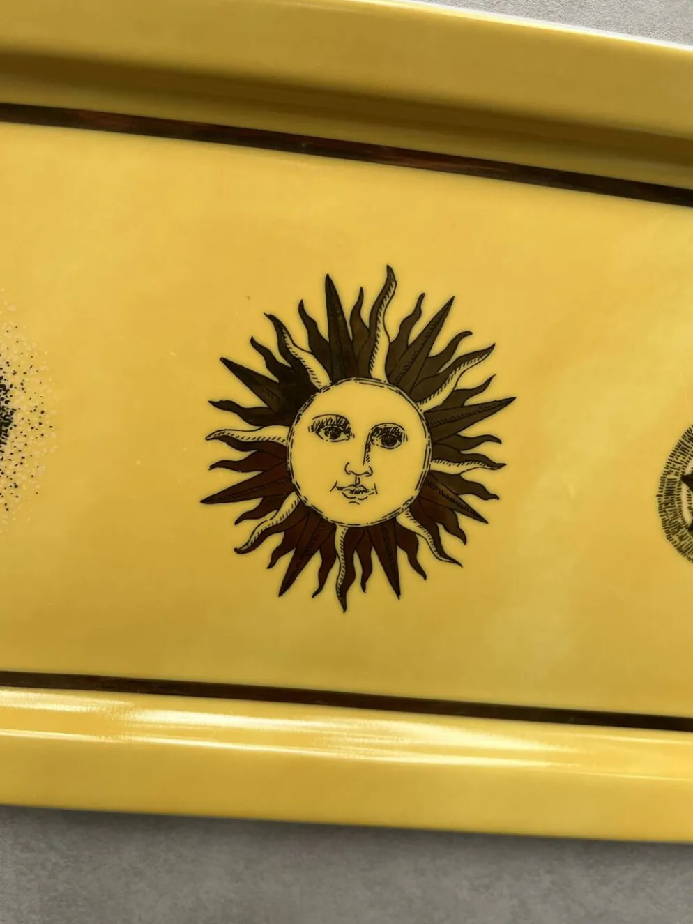 Plat à cake en porcelaine décor doré lune et soleil