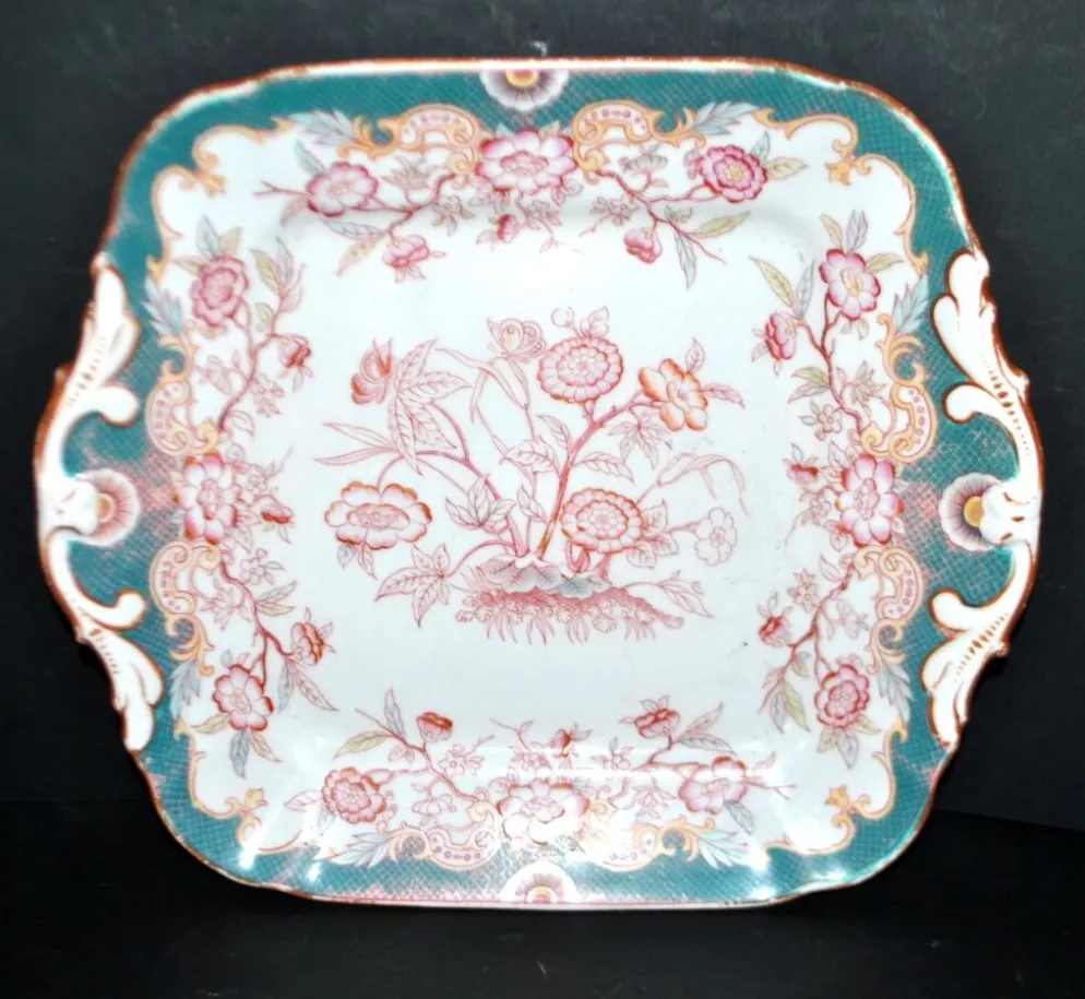 Plat carré en porcelaine Sarreguemines modèle Minton 215, décor japonisant
