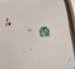 Plat carré en porcelaine Sarreguemines modèle Minton 215, décor japonisant