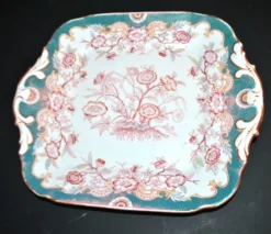 Plat carré en porcelaine Sarreguemines modèle Minton 215, décor japonisant