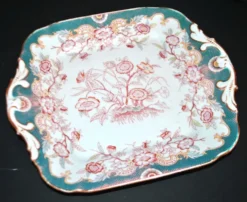 Plat carré en porcelaine Sarreguemines modèle Minton 215, décor japonisant