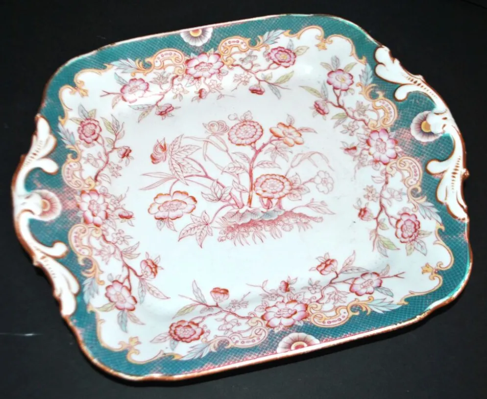 Plat carré en porcelaine Sarreguemines modèle Minton 215, décor japonisant