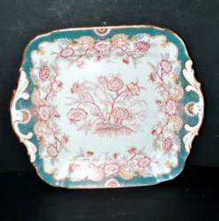 Plat carré en porcelaine Sarreguemines modèle Minton 215, décor japonisant