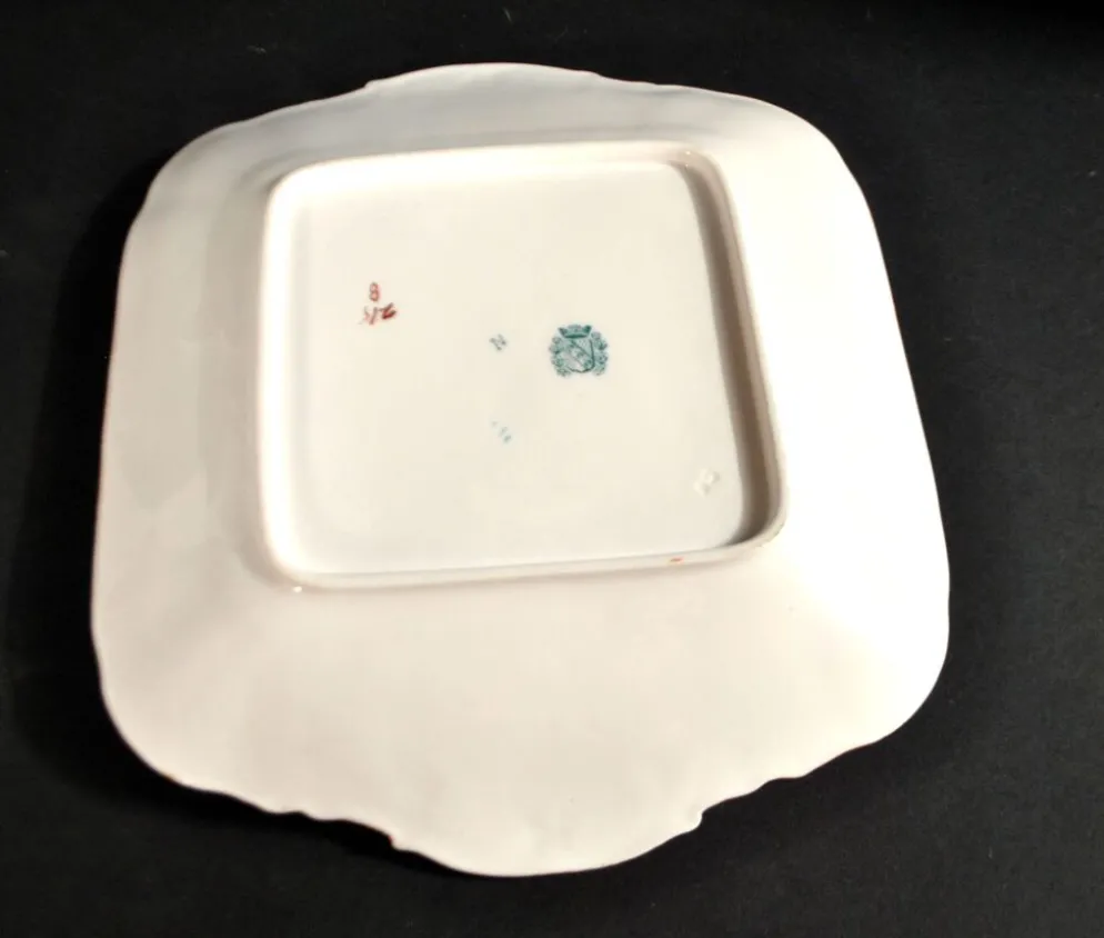 Plat carré en porcelaine Sarreguemines modèle Minton 215, décor japonisant