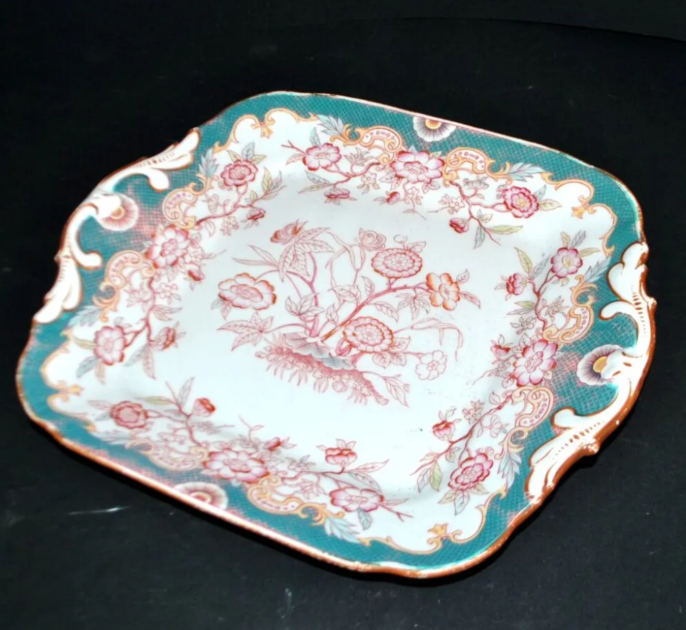 Plat carré en porcelaine Sarreguemines modèle Minton 215, décor japonisant