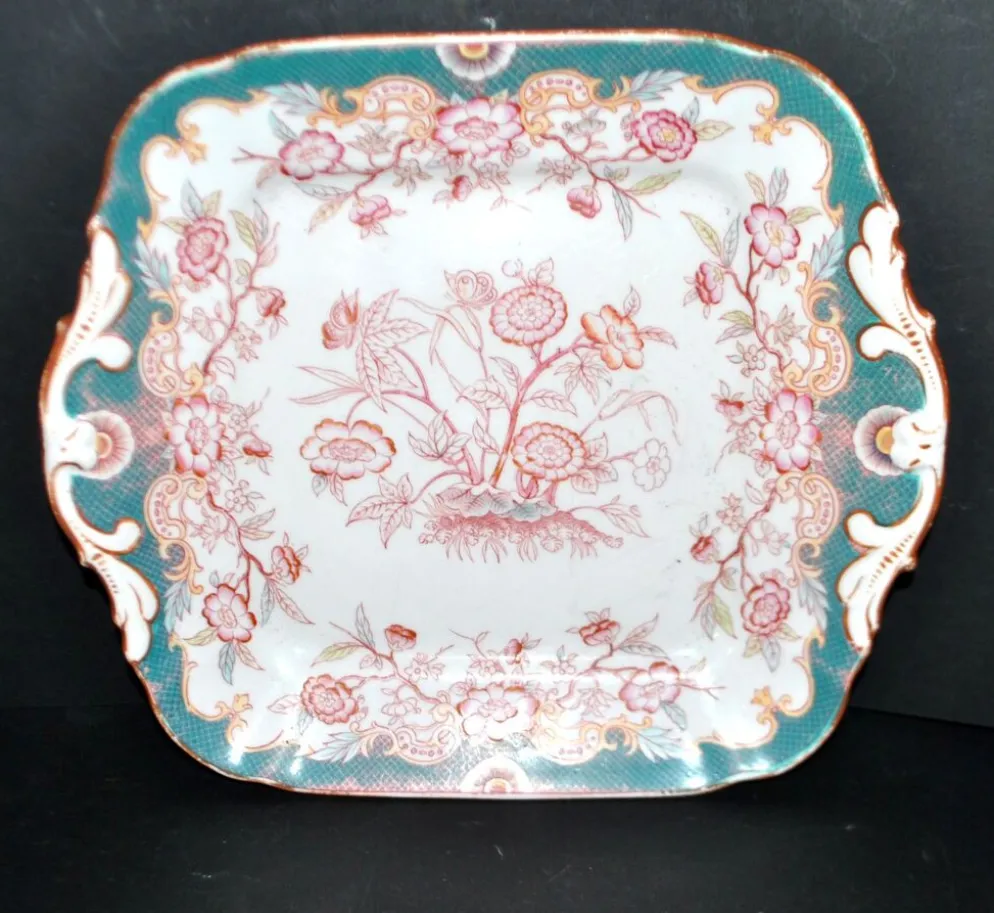 Plat carré en porcelaine Sarreguemines modèle Minton 215, décor japonisant