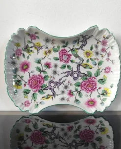Plat chantourné vintage en faïence
