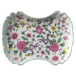 Plat chantourné vintage en faïence