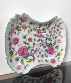 Plat chantourné vintage en faïence