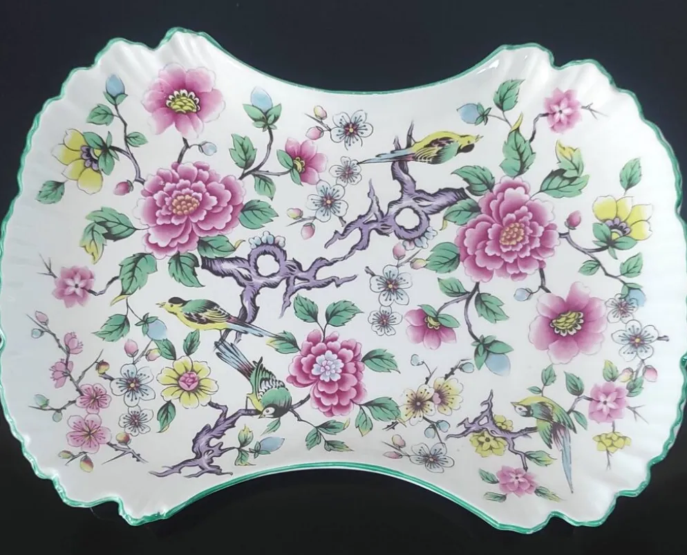 Plat chantourné vintage en faïence