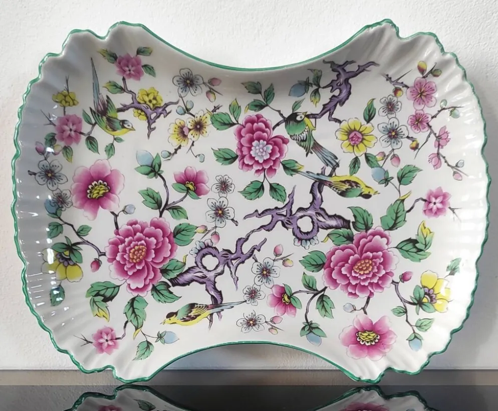 Plat chantourné vintage en faïence