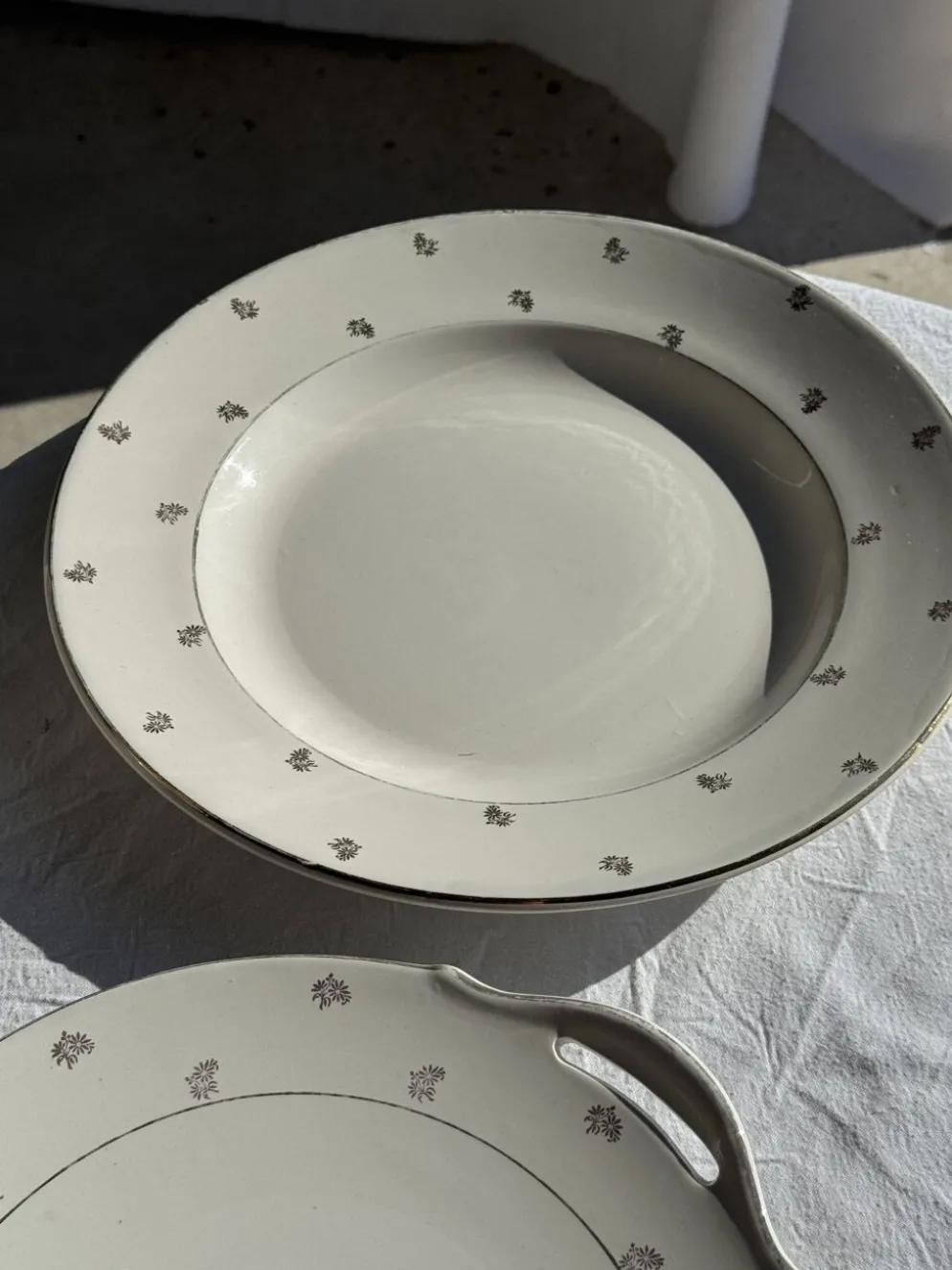 Plat circulaire modèle Nico doré Digoin Sarreguemines D30,5