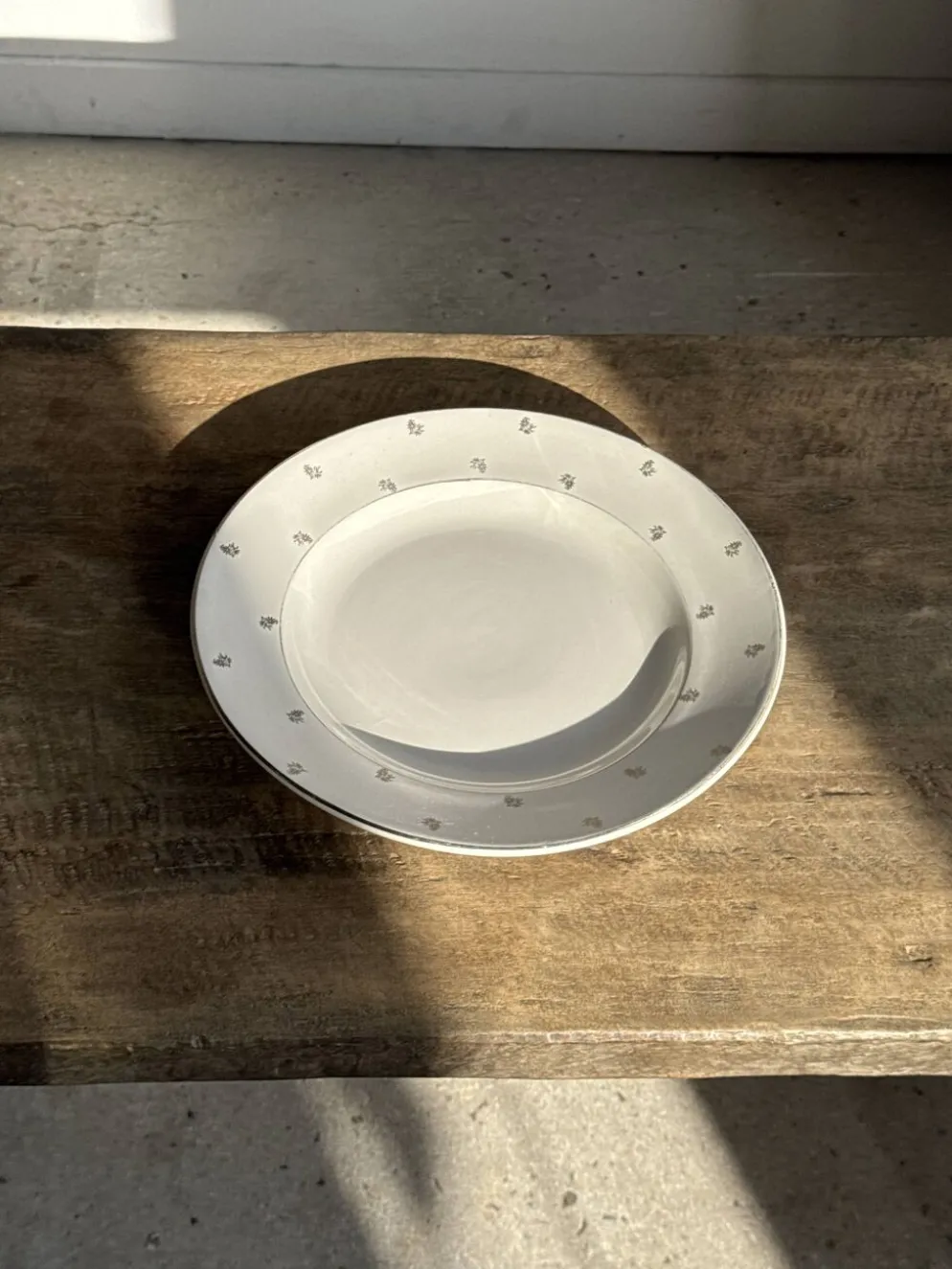 Plat circulaire modèle Nico doré Digoin Sarreguemines D30,5