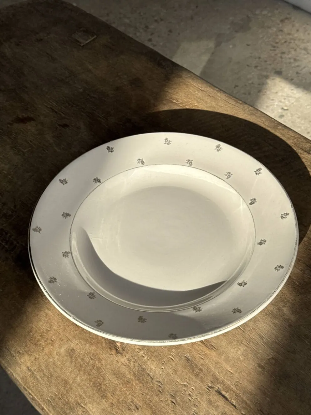 Plat circulaire modèle Nico doré Digoin Sarreguemines D30,5