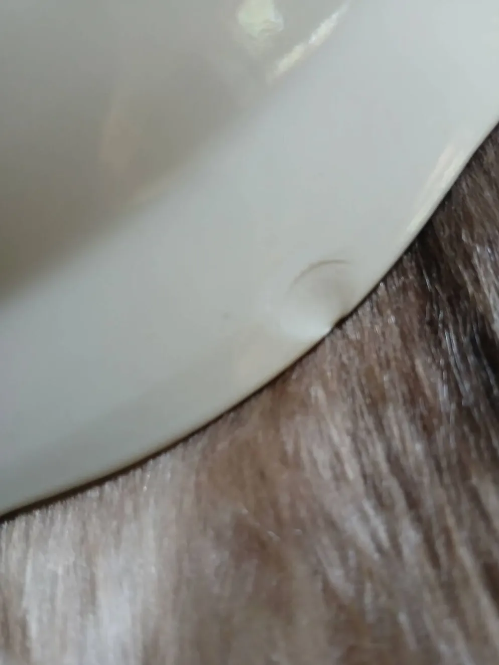 Plat creux ancien en porcelaine