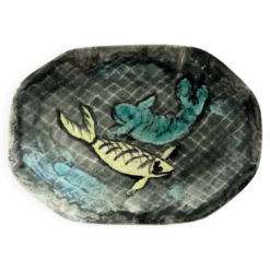 Plat décor poissons signé