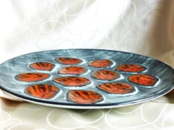 Plat de présentation à huîtres et coquillages de Pornic peint mains.