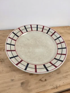Plat de présentation rond Lou Basquez manufacture Saint-Amand