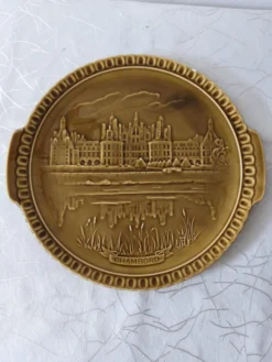 Plat de présentation vintage en faïence de Gien création spéciale Chambord