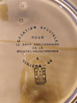 Plat de présentation vintage en faïence de Gien création spéciale Chambord