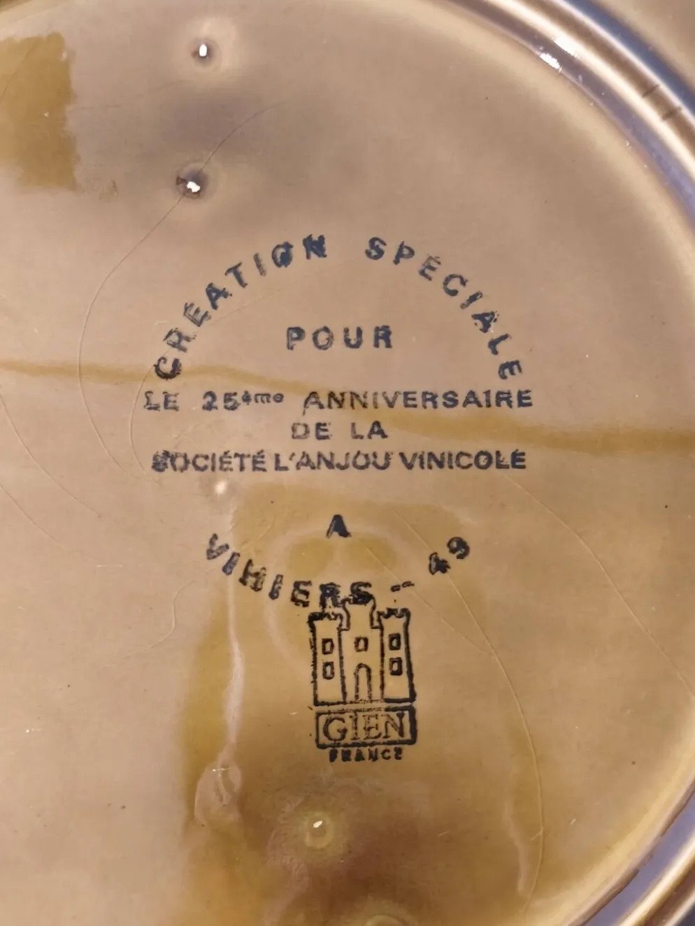 Plat de présentation vintage en faïence de Gien création spéciale Chambord