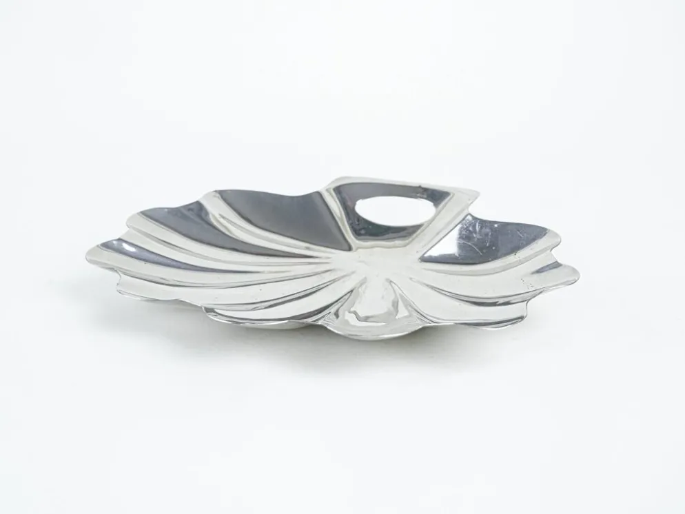 Plat de service en forme de coquillage, en acier inoxydable, design danois, années 1970, fabriqué au Danemark.