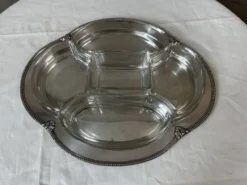 Plat de service en métal argenté