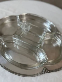 Plat de service en métal argenté