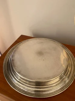 Plat de service et sa cloche en metal argenté