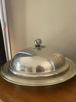 Plat de service et sa cloche en metal argenté