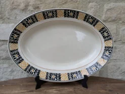 Plat de service Saint Amand modèle Trianon Terre de Fer contour géométrique