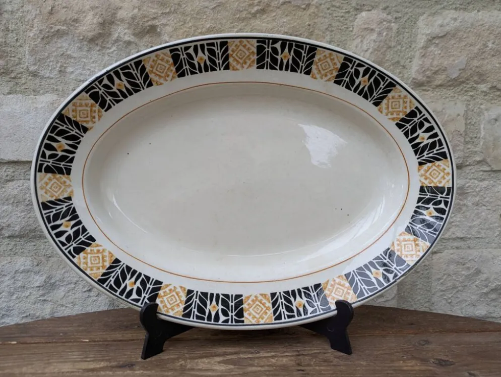 Plat de service Saint Amand modèle Trianon Terre de Fer contour géométrique