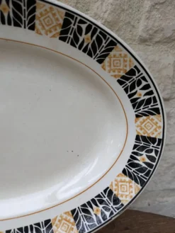 Plat de service Saint Amand modèle Trianon Terre de Fer contour géométrique