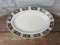 Plat de service Saint Amand modèle Trianon Terre de Fer contour géométrique