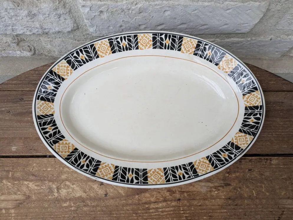 Plat de service Saint Amand modèle Trianon Terre de Fer contour géométrique