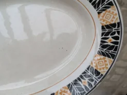Plat de service Saint Amand modèle Trianon Terre de Fer contour géométrique
